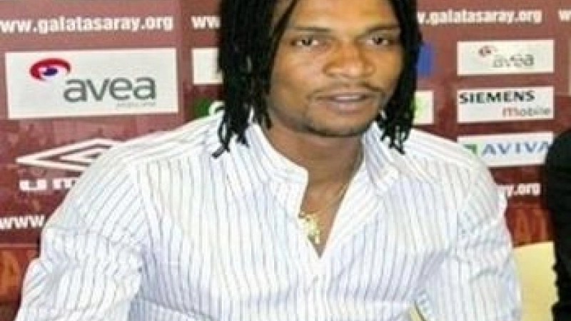 Rigobert Song Lens