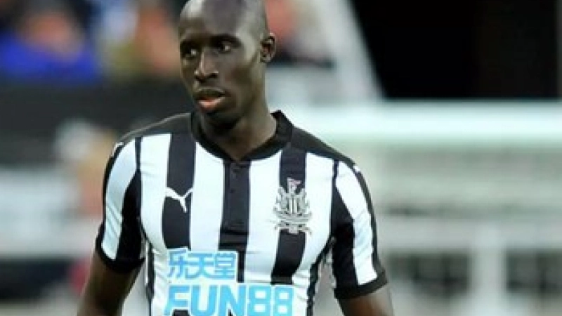 Mohamed Diame Lens