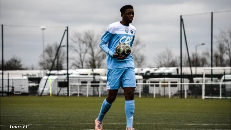 Yann Kembo Tours Lens