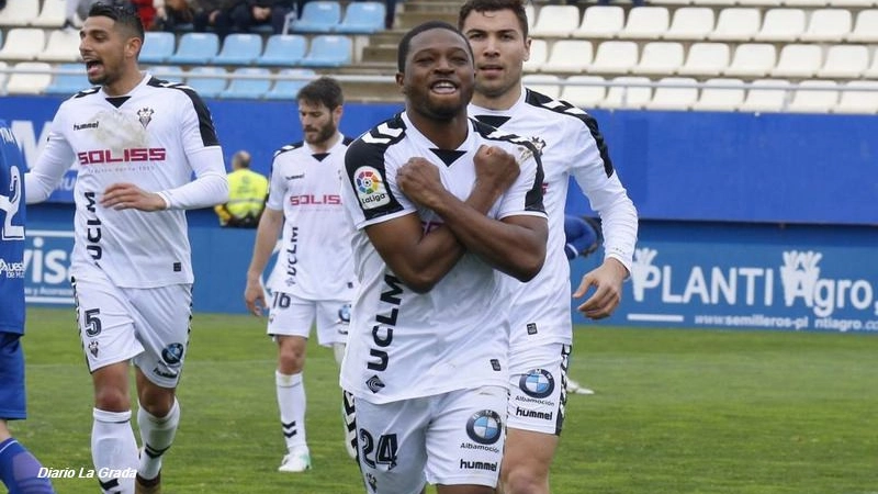 Jeremie Bela Lens