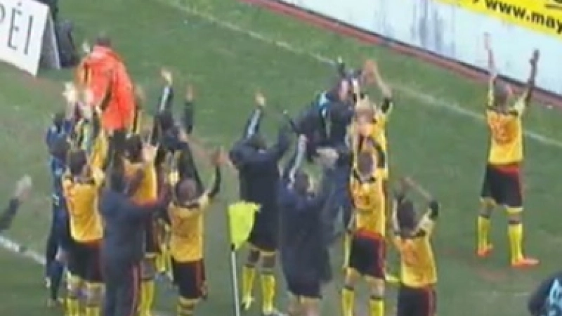 Metz--Lens-clapping-Marcel-Tisserand