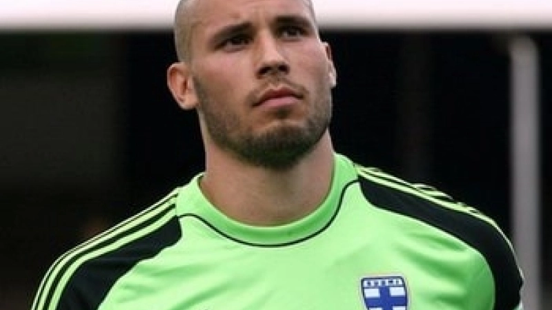 Niki Maenpaa Lens
