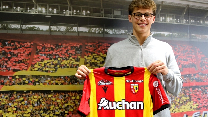 Adrien Louveau contrat