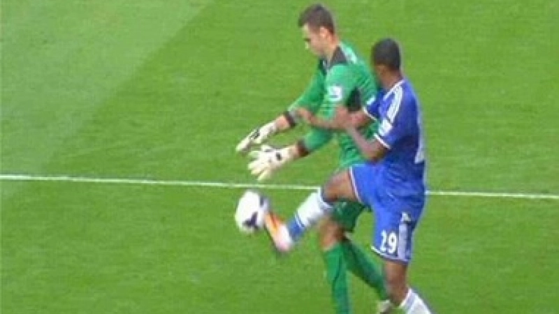 Coup--sifflet-possession--ballon-par--gardien-